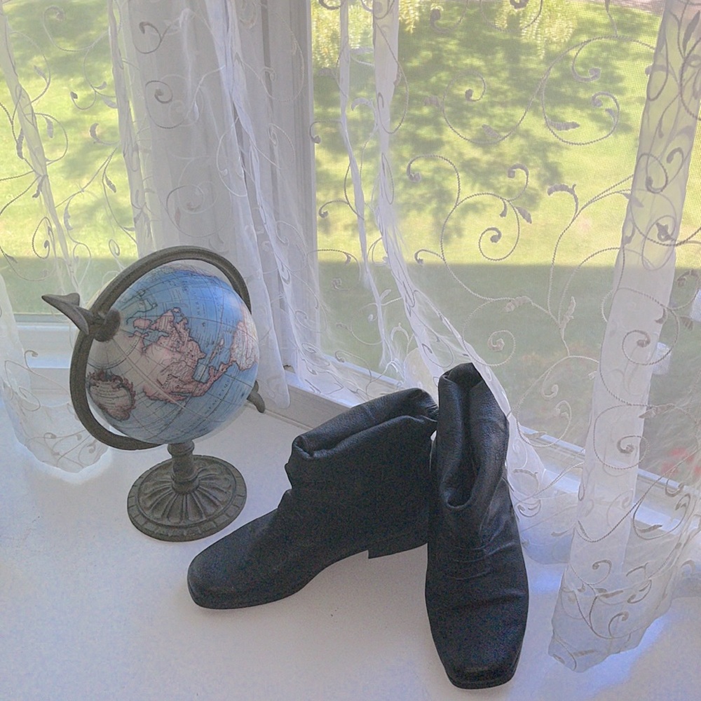Booties by Classique. Sz 91/2W. Black pebbled leather. Wear tall or folded over.